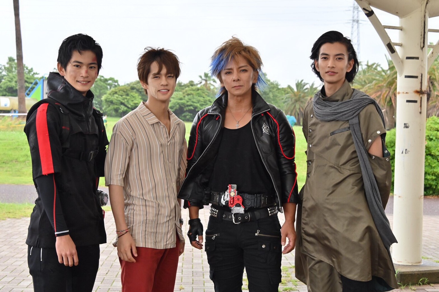 左から明光院ゲイツ役の押田岳、常磐ソウゴ役の奥野壮、大道克己役の松岡充、ウォズ役の渡邊圭祐。