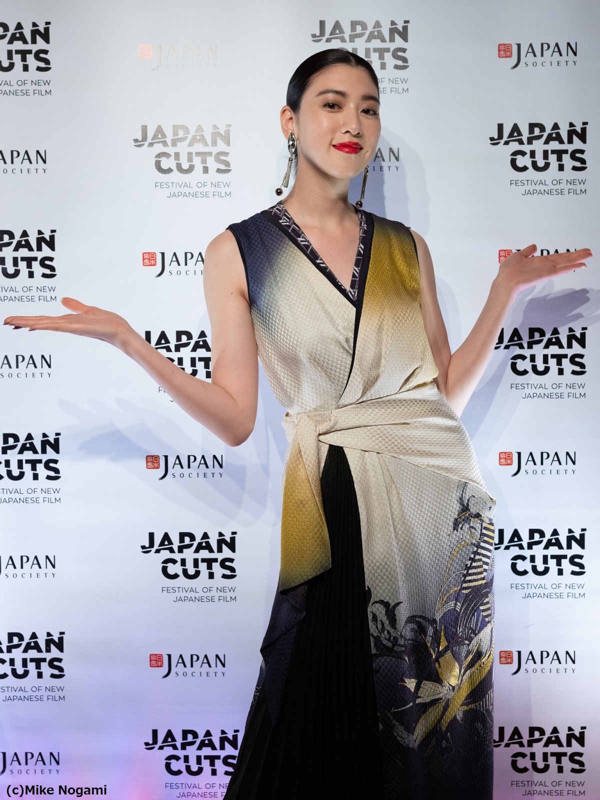 三吉彩花