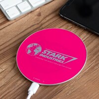 「Qi（チー）」対応ワイヤレス充電器 ピンク（税込4320円）