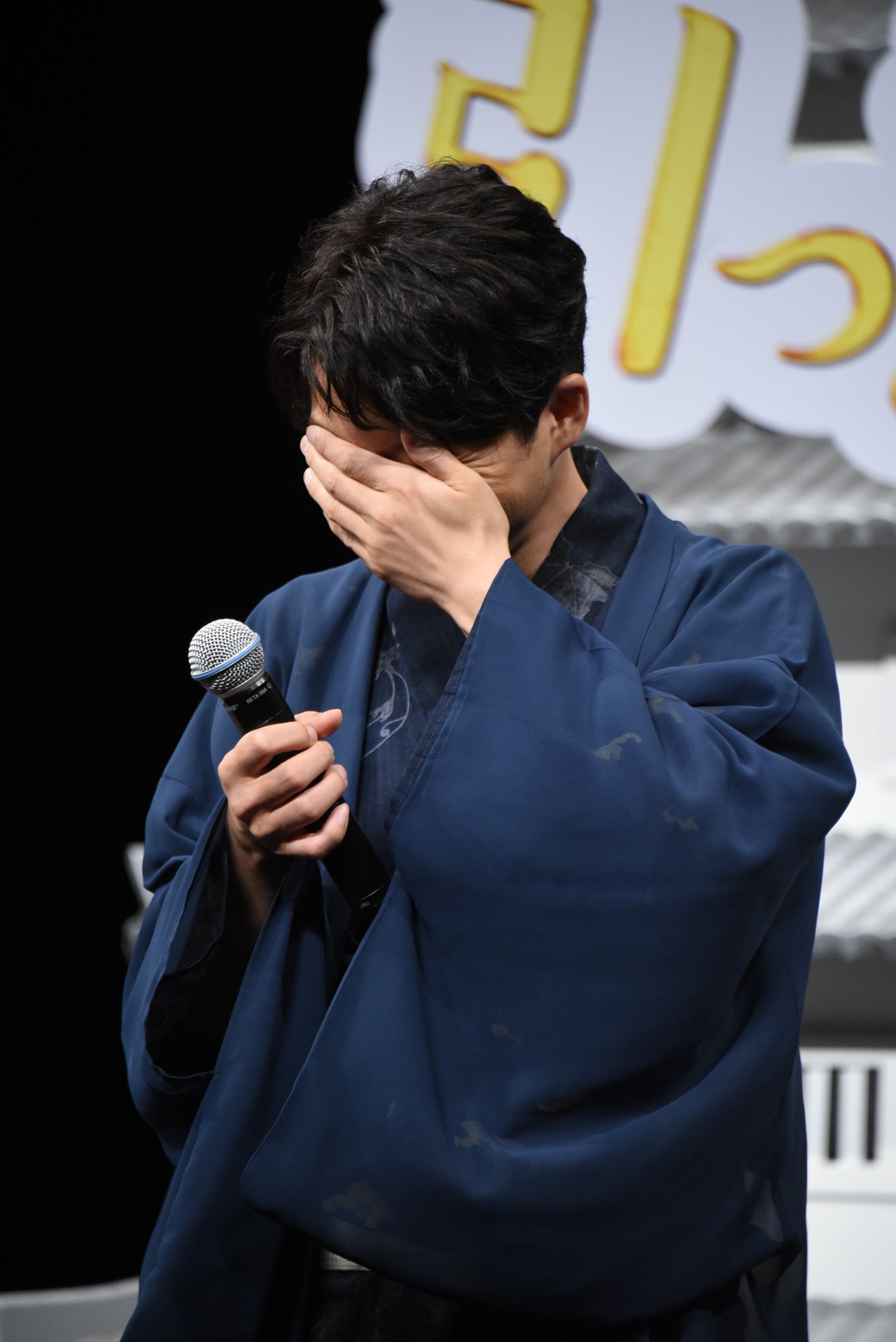 繰り返されるミッチー風自己紹介に笑いをこらえきれない星野源。