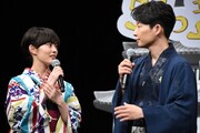 左から高畑充希、星野源。
