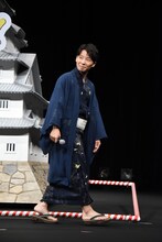退場する星野源。