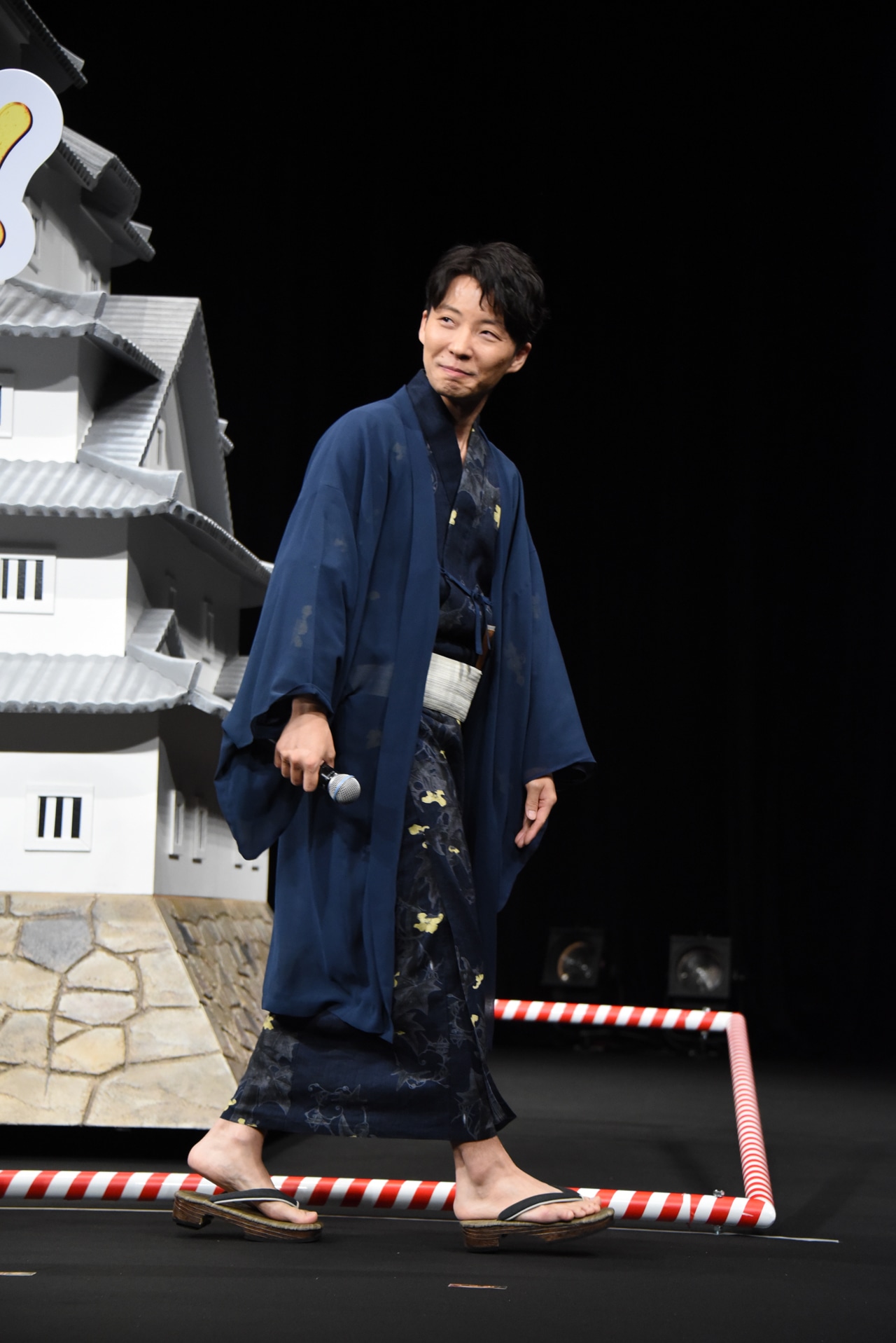 退場する星野源。