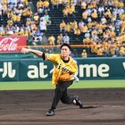 阪神ファンの間宮祥太朗が聖地・甲子園で始球式、時速139km記録し「夢のよう」