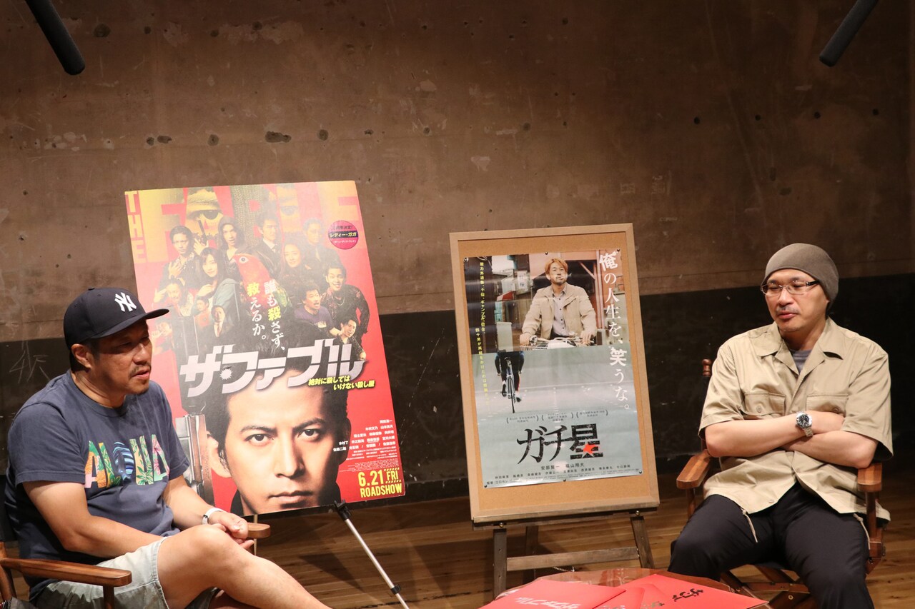 左から江口カン、MCの森直人。