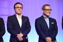 左から石橋凌、國村隼。