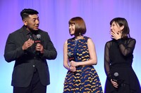 左から後藤剛範、冨手麻妙、伊藤沙莉。