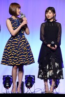 左から冨手麻妙、伊藤沙莉。