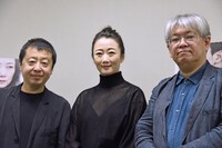 「帰れない二人」記者会見の様子。