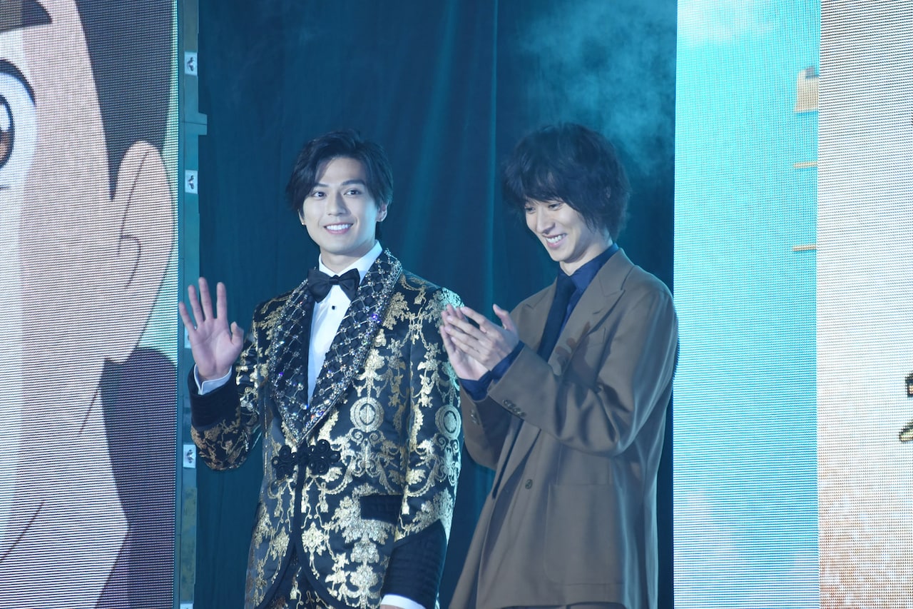 【二ノ国】直筆サイン入り　山崎賢人・新田真剣佑・永野芽郁・梶裕貴・津田健次郎 左から新田真剣佑、山崎賢人。 - 映画「二ノ国」津田健次郎の美声に