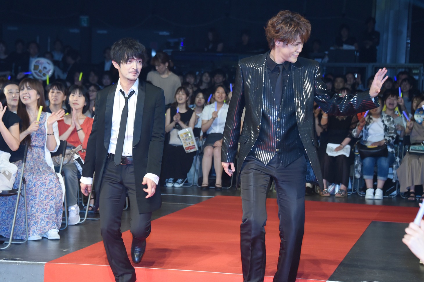 左から津田健次郎、宮野真守。