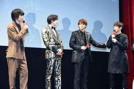 左から山崎賢人、新田真剣佑、宮野真守、梶裕貴。