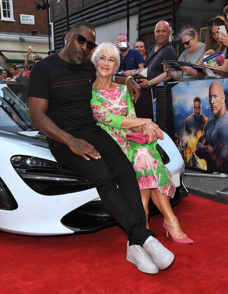 左からイドリス・エルバ、ヘレン・ミレン。