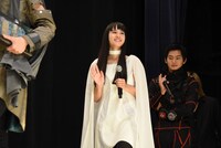 大幡しえり（中央）