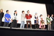 噛んでしまった一ノ瀬颯(中央右)をフォローする奥野壮(中央左)。