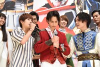 噛んでしまった一ノ瀬颯（中央）。