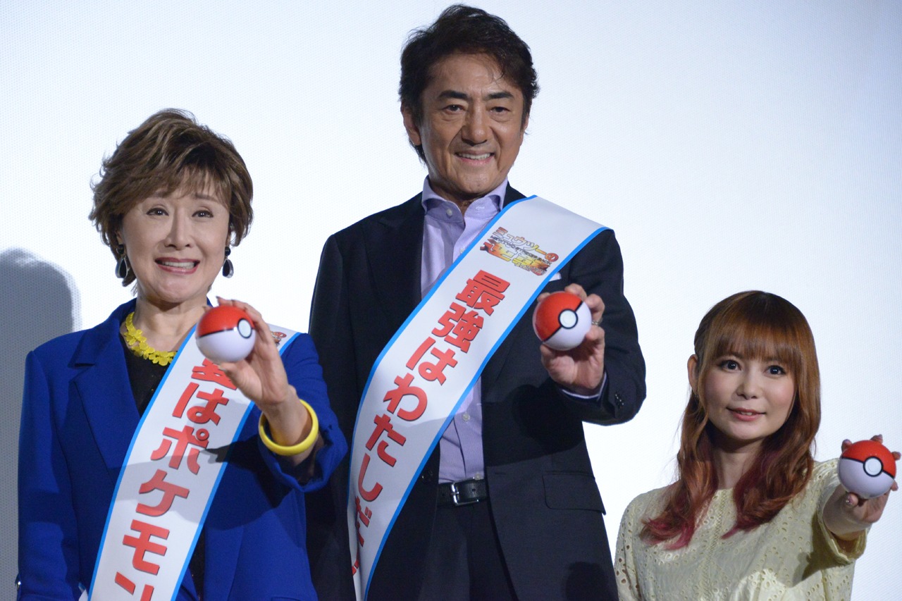 「ミュウツーの逆襲 EVOLUTION」大ヒット舞台挨拶の様子。左から小林幸子、市村正親、中川翔子。