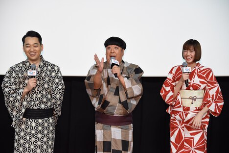 左から設楽統、日村勇紀、佐藤栞里。