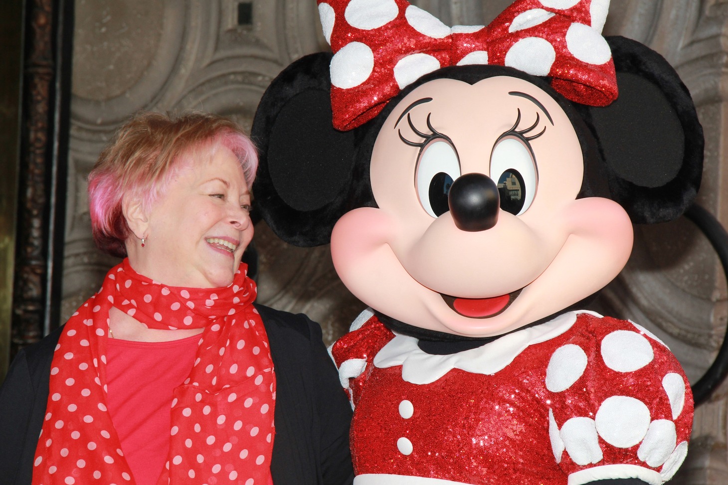 左からルシー・テイラー、ミニーマウス。（写真提供：Globe Photos / Sipa USA / Newscom / ゼータ イメージ）