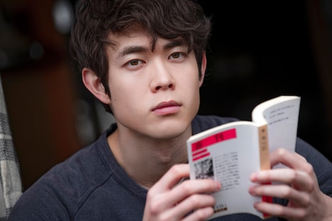 「his」より、宮沢氷魚演じる井川迅。