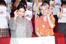「おいしい家族」トークイベント付き試写会の様子。左から松本穂香、ふくだももこ。