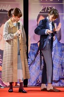 左からemma、飯豊まりえ。