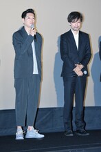 左から井浦新、山崎貴。