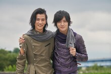 左からウォズ役の渡邊圭祐、チェイス役の上遠野太洸。