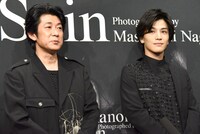 左から永瀬正敏、岩田剛典。