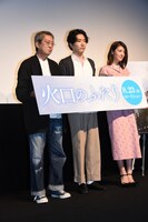 左から荒井晴彦、柄本佑、瀧内公美。
