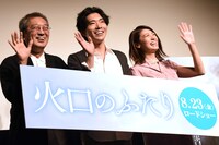 左から荒井晴彦、柄本佑、瀧内公美。