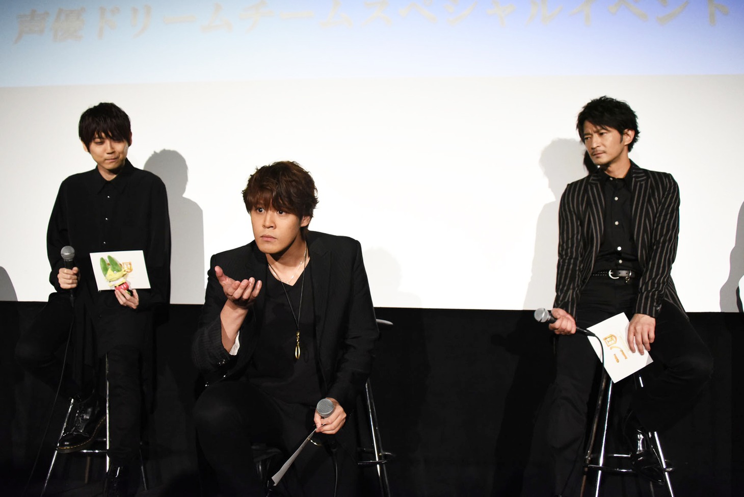 左から梶裕貴、宮野真守、津田健次郎。
