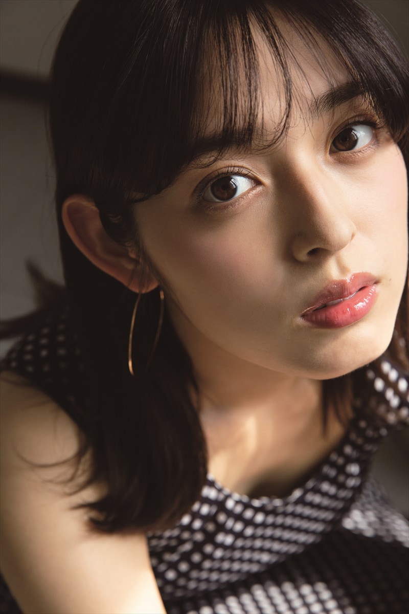 矢作穂香ファースト写真集より。