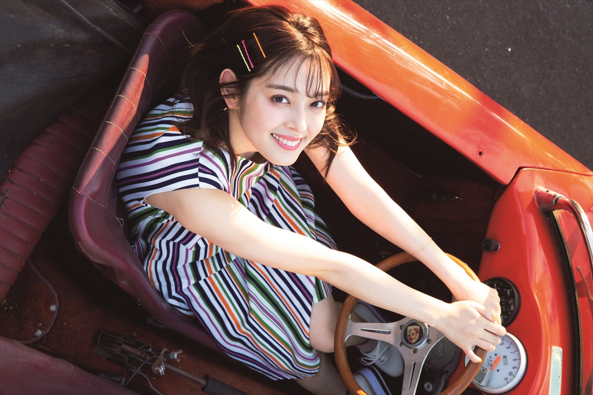 矢作穂香ファースト写真集より。