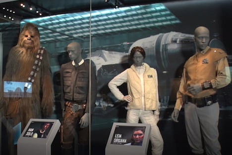 衣装展示の様子。