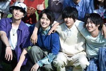 左から長谷川慎、小越勇輝、神尾楓珠、小野寺晃良。