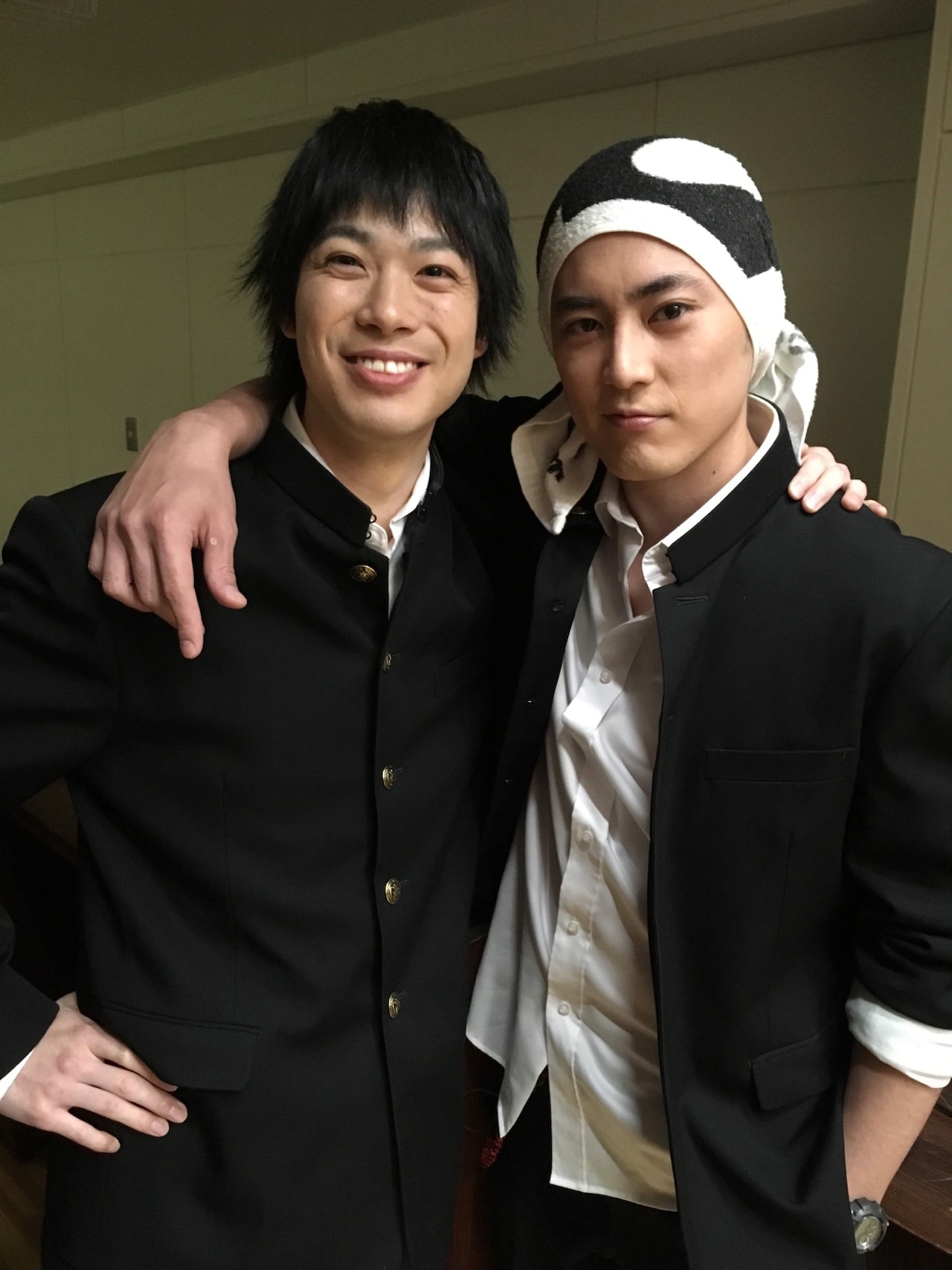 「べしゃり暮らし」オフショット。左から渡辺大知、間宮祥太朗。