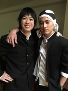 「べしゃり暮らし」オフショット。左から渡辺大知、間宮祥太朗。