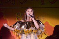 「サークル・オブ・ライフ」を歌うRIRI。