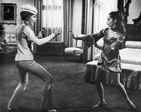 「サイレンサー第4弾/破壊部隊」 (c)1968, RENEWED 1996 COLUMBIA PICTURES INDUSTRIES, INC. ALL RIGHTS RESERVED.