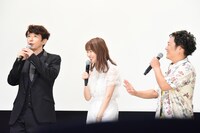 ウルージのセリフで挨拶したユースケ・サンタマリア（左）。