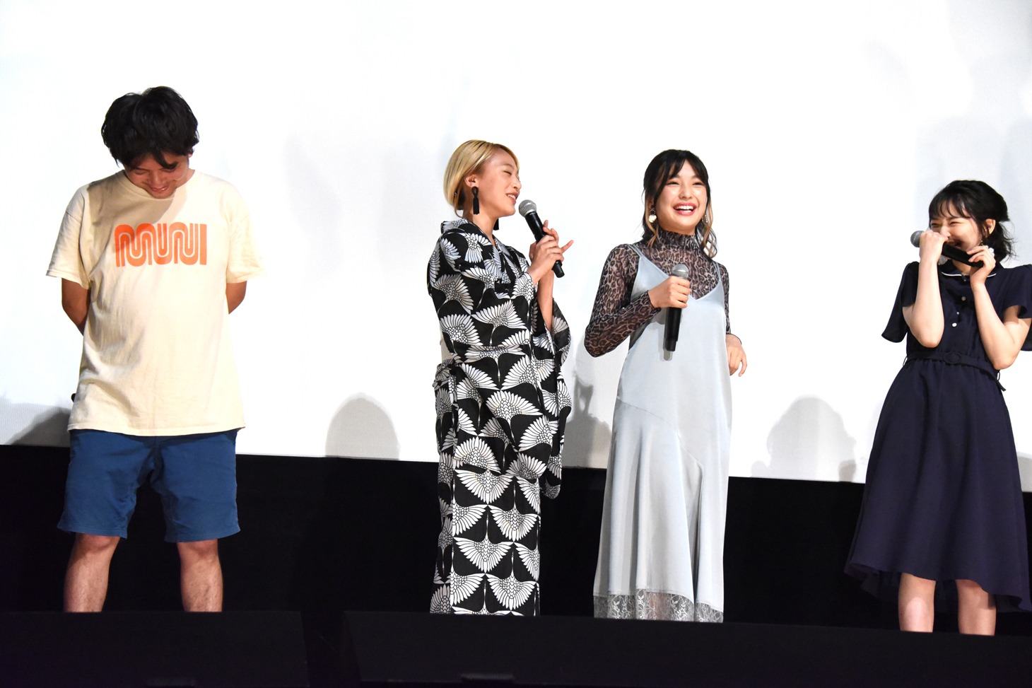 「JKエレジー」初日舞台挨拶の様子。