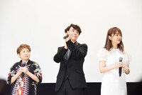 左から田中真弓、ユースケ・サンタマリア、指原莉乃。