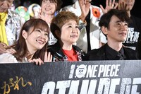 左から指原莉乃、田中真弓、ユースケ・サンタマリア。