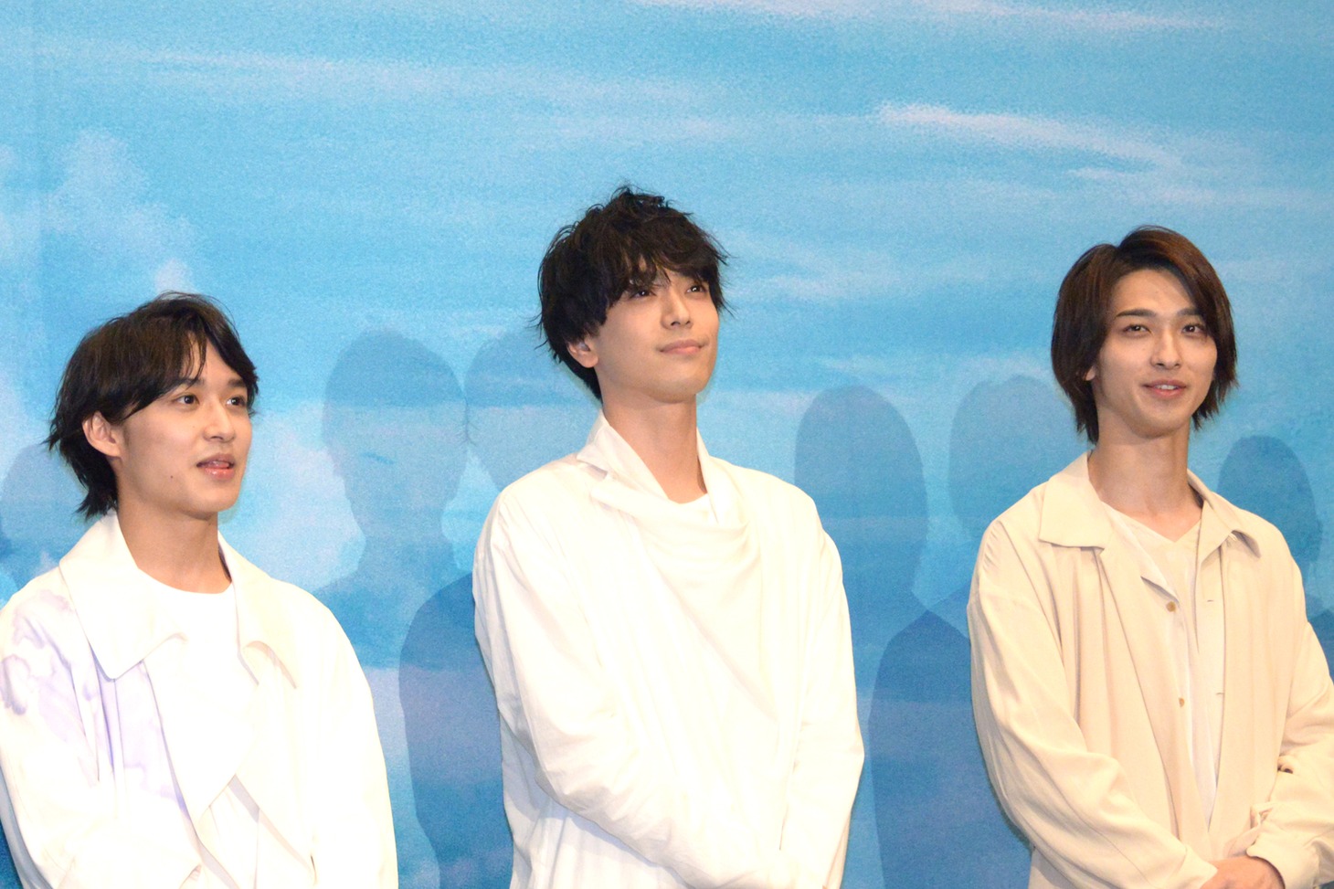 左から松岡広大、黒羽麻璃央、横浜流星。