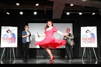 左から矢口史靖、りんごちゃん、十文字幻斎。