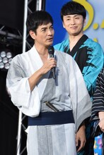 沢村一樹（手前）