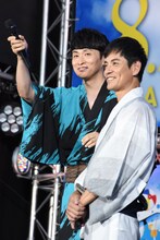 左から児嶋一哉、沢村一樹。