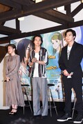 左から永野芽郁、山崎賢人、新田真剣佑。