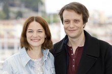 第72回カンヌ国際映画祭に出席したヴァレリー・パフナー（左）とアウグスト・ディール（右）。（写真提供：Dave Bedrosian / Geisler-Fotopress / picture alliance / Geisler-Fotop / Newscom / ゼータ イメージ）